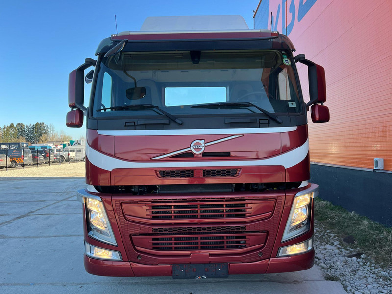 Volvo FM 330 6x2*4 ONLY 57587 km !!! / HYDRAULICS / CHASSIS L=7740 MM - Container transporter/ Swap body truck: picture 3 Volvo FM 330 6x2*4 ONLY 57587 km !!! / HYDRAULICS / CHASSIS L=7740 MM - Container transporter/ Swap body truck: picture 3