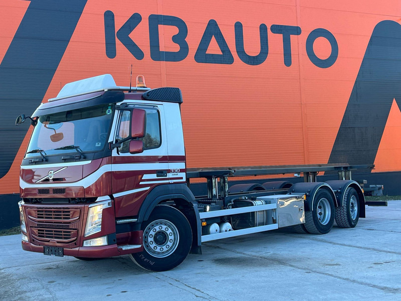 Volvo FM 330 6x2*4 ONLY 57587 km !!! / HYDRAULICS / CHASSIS L=7740 MM - Cab chassis truck: picture 1 Volvo FM 330 6x2*4 ONLY 57587 km !!! / HYDRAULICS / CHASSIS L=7740 MM - Cab chassis truck: picture 1