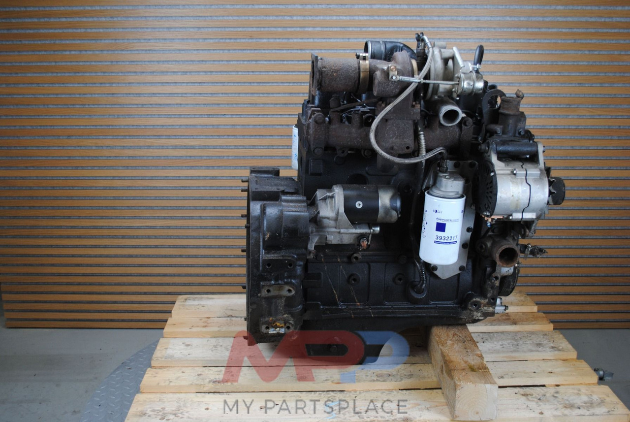 Komatsu 4D102 - Engine: picture 4 Komatsu 4D102 - Engine: picture 4