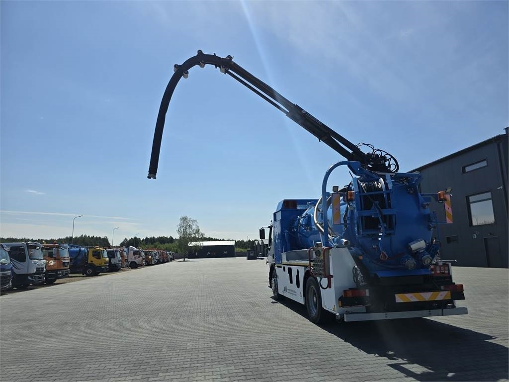 Vacuum truck Renault 4x2 WUKO RIVARD for collecting liquid waste: picture 27