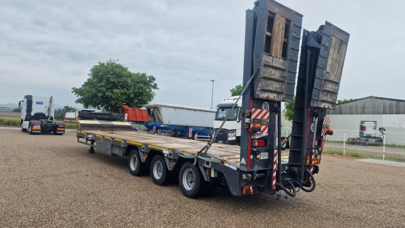 Lider trailer LIDER-3A - Low loader semi-trailer: picture 3 Lider trailer LIDER-3A - Low loader semi-trailer: picture 3