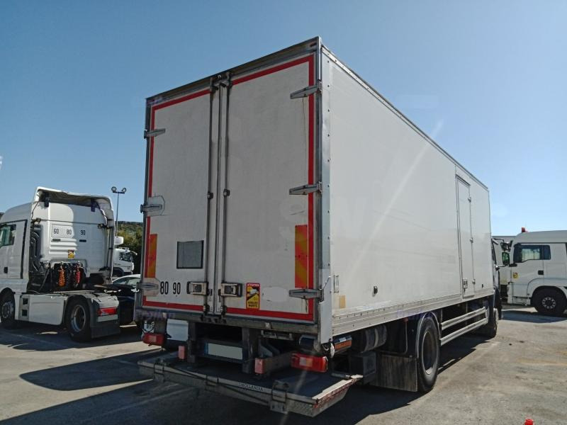 Renault D-Series 19 Wide 320 - Box truck: picture 2 Renault D-Series 19 Wide 320 - Box truck: picture 2