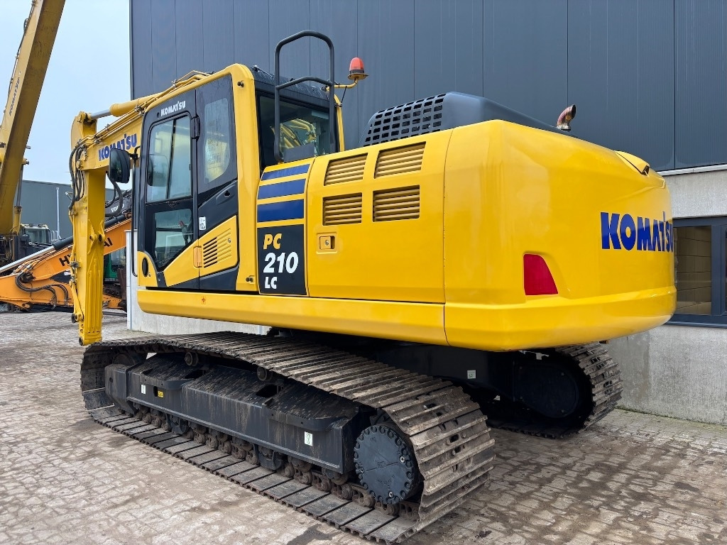 Komatsu PC 210 LC-10 - LIKE NEW - PC210 - PC210LC-10 - Crawler excavator: picture 3 Komatsu PC 210 LC-10 - LIKE NEW - PC210 - PC210LC-10 - Crawler excavator: picture 3