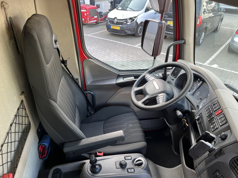 DAF LF 210 FA / 12 Ton / 406 dkm / Box / Loadlift / NL Truck - Box truck: picture 3 DAF LF 210 FA / 12 Ton / 406 dkm / Box / Loadlift / NL Truck - Box truck: picture 3