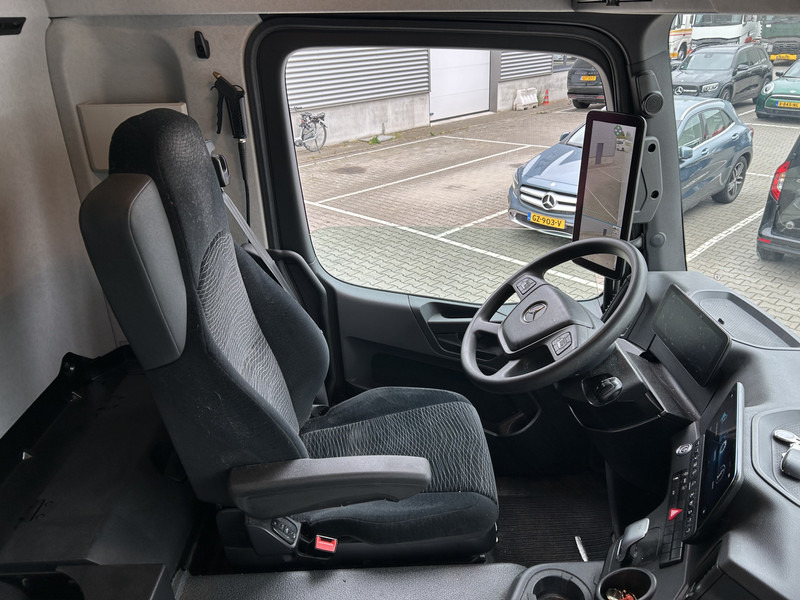 Mercedes-Benz Actros 2124 / Carrier Koeler -30 gr / Cheraeu / Laadklep / APK 11-26 - Refrigerator truck: picture 3 Mercedes-Benz Actros 2124 / Carrier Koeler -30 gr / Cheraeu / Laadklep / APK 11-26 - Refrigerator truck: picture 3