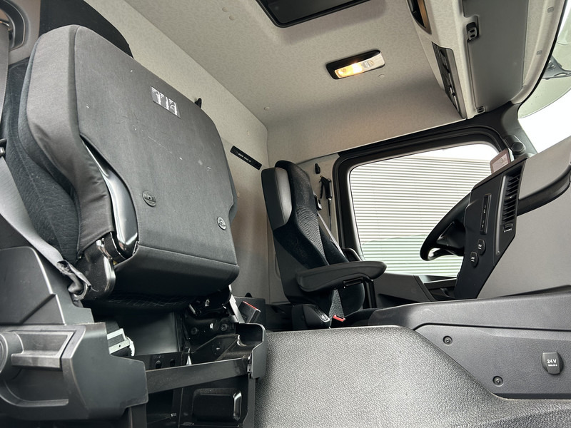Mercedes-Benz Actros 2124 / Carrier Koeler -30 gr / Cheraeu / Laadklep / APK 11-26 leasing Mercedes-Benz Actros 2124 / Carrier Koeler -30 gr / Cheraeu / Laadklep / APK 11-26: picture 7 Mercedes-Benz Actros 2124 / Carrier Koeler -30 gr / Cheraeu / Laadklep / APK 11-26 leasing Mercedes-Benz Actros 2124 / Carrier Koeler -30 gr / Cheraeu / Laadklep / APK 11-26: picture 7