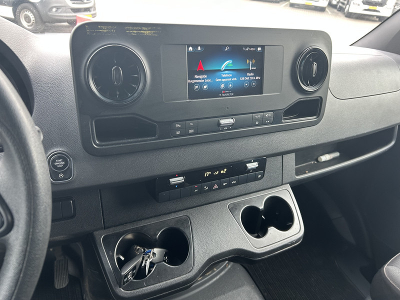 Mercedes-Benz Sprinter 317 1.9 CDI Euro 6 E / 143 dkm / Box / Loadlift / NL Van - Closed box van: picture 5 Mercedes-Benz Sprinter 317 1.9 CDI Euro 6 E / 143 dkm / Box / Loadlift / NL Van - Closed box van: picture 5