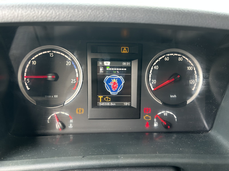 Scania P 320 / 18 ton / 545 dkm / Box 8 mtr / Loadlift / APK TUV 08-25 - Box truck: picture 4 Scania P 320 / 18 ton / 545 dkm / Box 8 mtr / Loadlift / APK TUV 08-25 - Box truck: picture 4