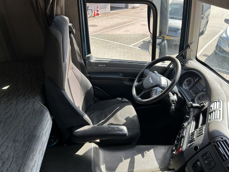DAF CF 400 FT Space Cab / Mega - Low Deck / Hefschotel / 677 dkm / NL Truck - Tractor unit: picture 3 DAF CF 400 FT Space Cab / Mega - Low Deck / Hefschotel / 677 dkm / NL Truck - Tractor unit: picture 3