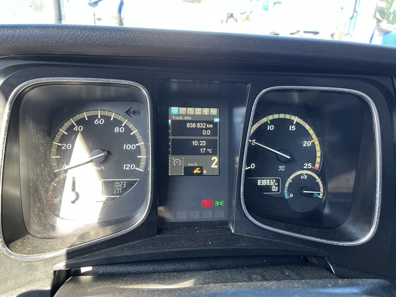 Mercedes-Benz Actros 1842 Streamspace / 838 dkm / 2 Tanks / NL Truck - Tractor unit: picture 4 Mercedes-Benz Actros 1842 Streamspace / 838 dkm / 2 Tanks / NL Truck - Tractor unit: picture 4