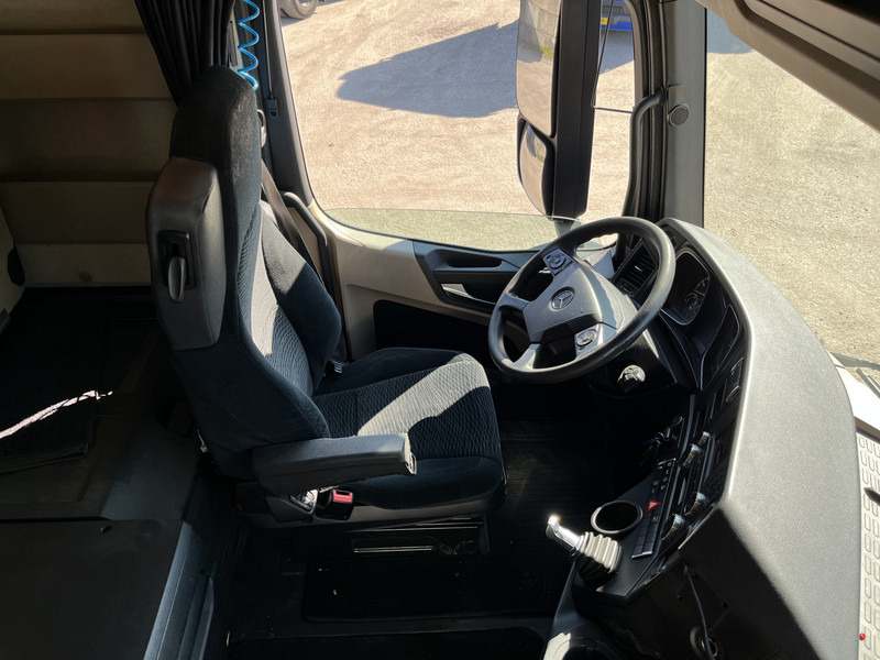 Mercedes-Benz Actros 1842 Streamspace / 838 dkm / 2 Tanks / NL Truck - Tractor unit: picture 3 Mercedes-Benz Actros 1842 Streamspace / 838 dkm / 2 Tanks / NL Truck - Tractor unit: picture 3