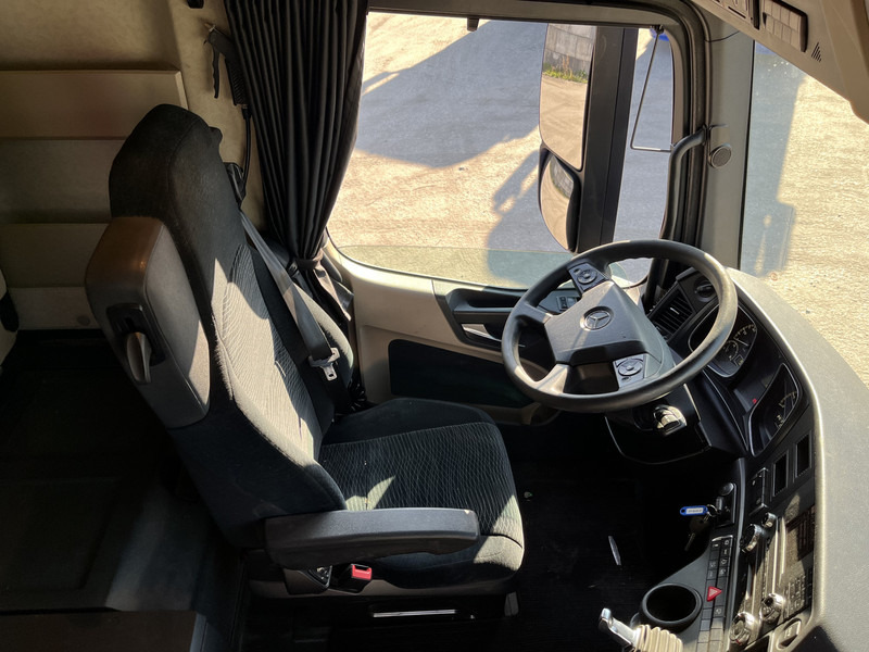 Mercedes-Benz Actros 1842 Streamspace / 840 dkm / 2 Tanks / NL Truck - Tractor unit: picture 3 Mercedes-Benz Actros 1842 Streamspace / 840 dkm / 2 Tanks / NL Truck - Tractor unit: picture 3