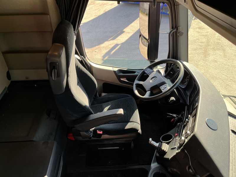 Mercedes-Benz Actros 1842 Streamspace / 842 dkm / 2 Tanks / NL Truck - Tractor unit: picture 3 Mercedes-Benz Actros 1842 Streamspace / 842 dkm / 2 Tanks / NL Truck - Tractor unit: picture 3