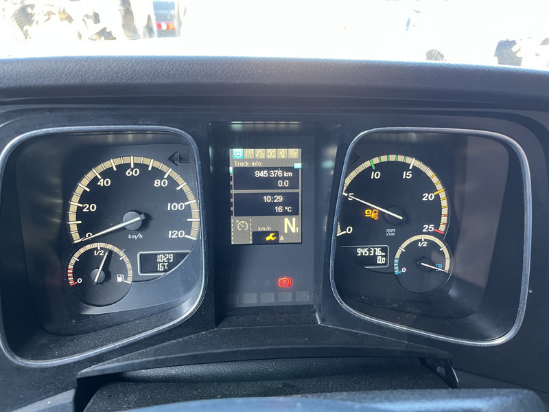 Mercedes-Benz Actros 1842 Streamspace / 945 dkm / 2 Tanks / NL Truck - Tractor unit: picture 4 Mercedes-Benz Actros 1842 Streamspace / 945 dkm / 2 Tanks / NL Truck - Tractor unit: picture 4