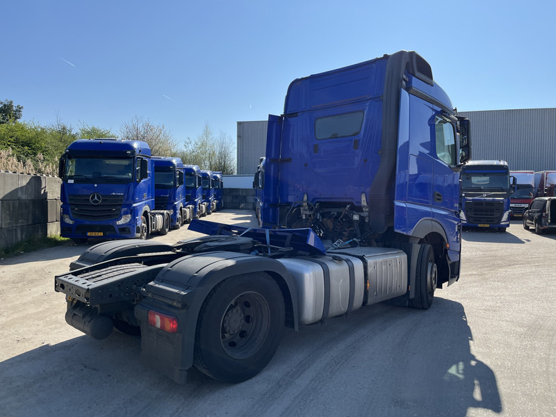 Mercedes-Benz Actros 1842 Streamspace / 945 dkm / 2 Tanks / NL Truck - Tractor unit: picture 2 Mercedes-Benz Actros 1842 Streamspace / 945 dkm / 2 Tanks / NL Truck - Tractor unit: picture 2