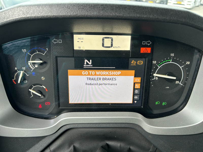 Renault T 380 Comfort / 637 dkm / NL Truck - Tractor unit: picture 5 Renault T 380 Comfort / 637 dkm / NL Truck - Tractor unit: picture 5