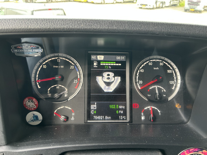 Scania R520 V8 / Showtruck / Buffl Special Interior / Vol Lucht / Retarder - Tractor unit: picture 4 Scania R520 V8 / Showtruck / Buffl Special Interior / Vol Lucht / Retarder - Tractor unit: picture 4