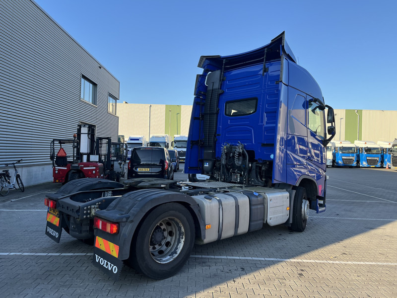 Volvo FH 420 Globetrotter / 790 dkm / 2 Tanks / VEB+ / NL Truck - Tractor unit: picture 2 Volvo FH 420 Globetrotter / 790 dkm / 2 Tanks / VEB+ / NL Truck - Tractor unit: picture 2