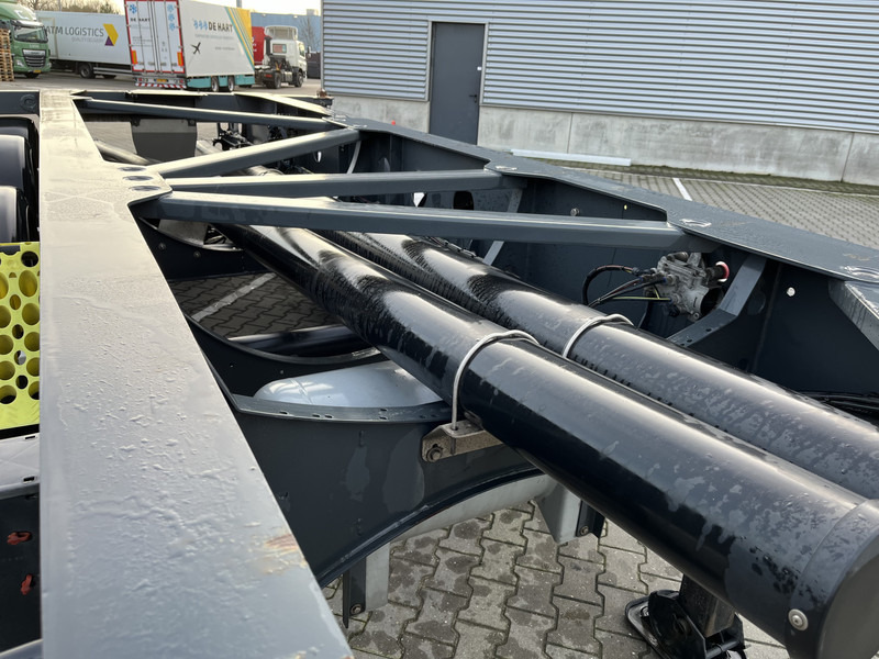 Van Hool A3C002 / ADR / 3x SAF / 20 FT Container / TE HUUR - Container transporter/ Swap body semi-trailer: picture 3 Van Hool A3C002 / ADR / 3x SAF / 20 FT Container / TE HUUR - Container transporter/ Swap body semi-trailer: picture 3