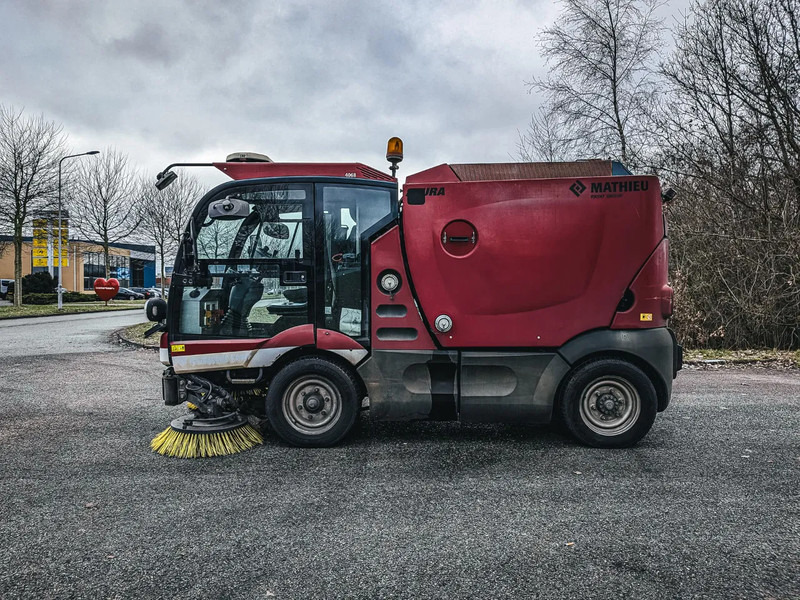 Mathieu AZURE FLEX - Industrial sweeper: picture 3 Mathieu AZURE FLEX - Industrial sweeper: picture 3