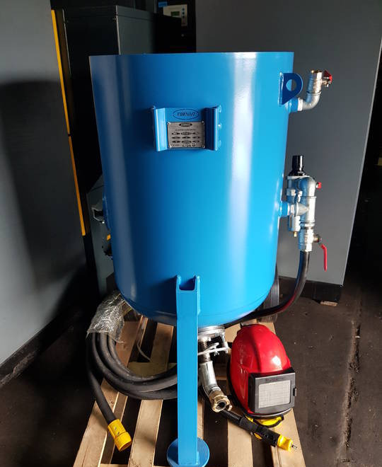 PIASKARKA OCZYSZCZARKA CLEMCO 200L KOMPLET - Construction equipment: picture 2 PIASKARKA OCZYSZCZARKA CLEMCO 200L KOMPLET - Construction equipment: picture 2