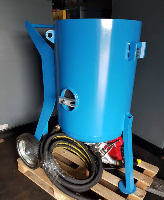 PIASKARKA OCZYSZCZARKA CLEMCO 200L KOMPLET - Construction equipment: picture 4 PIASKARKA OCZYSZCZARKA CLEMCO 200L KOMPLET - Construction equipment: picture 4