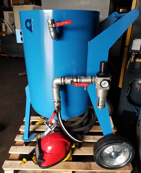 PIASKARKA OCZYSZCZARKA CLEMCO 200L KOMPLET - Construction equipment: picture 3 PIASKARKA OCZYSZCZARKA CLEMCO 200L KOMPLET - Construction equipment: picture 3