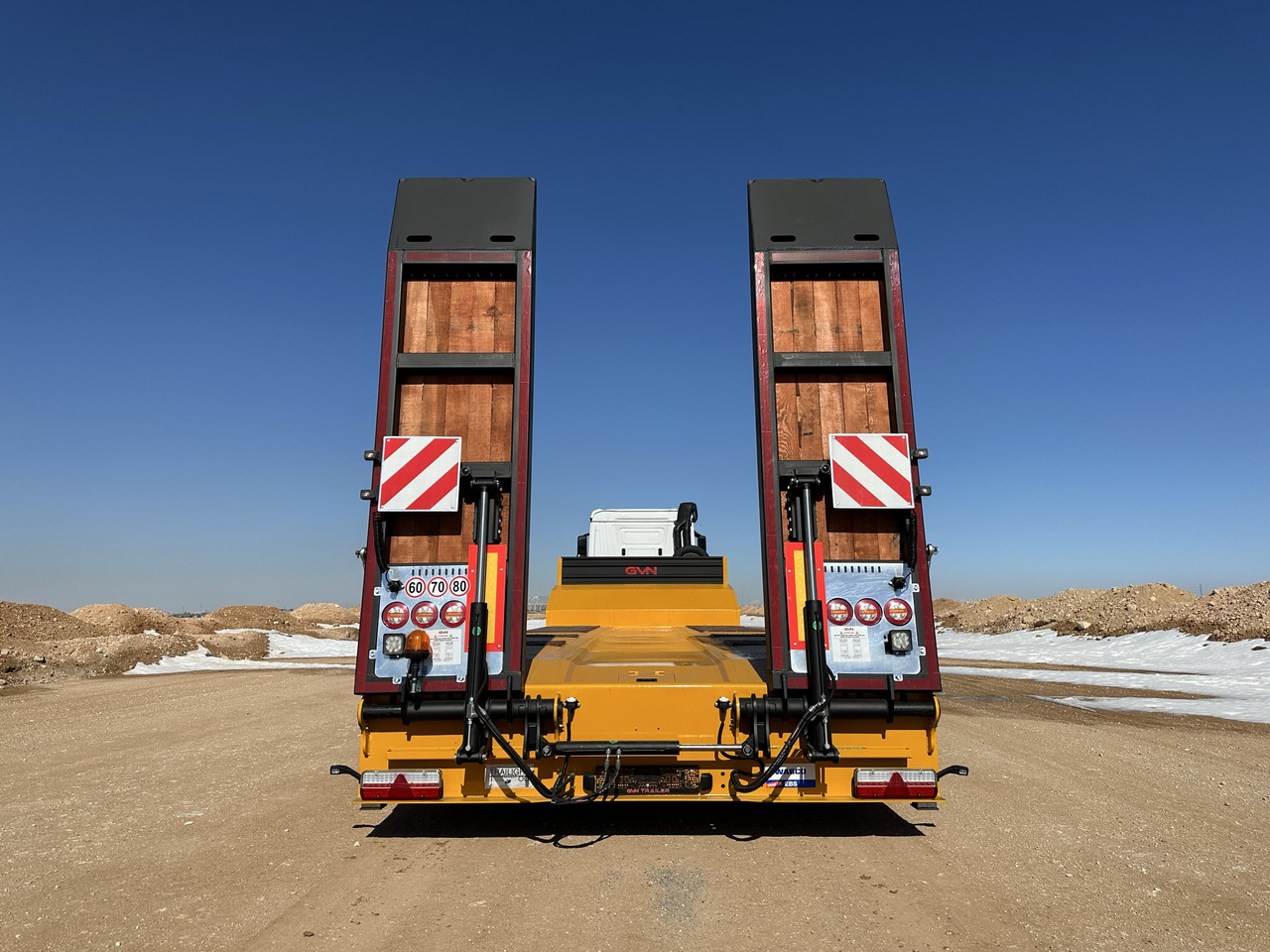 New Low loader semi-trailer GVN Trailer 3 AXLE LOWBED: picture 44