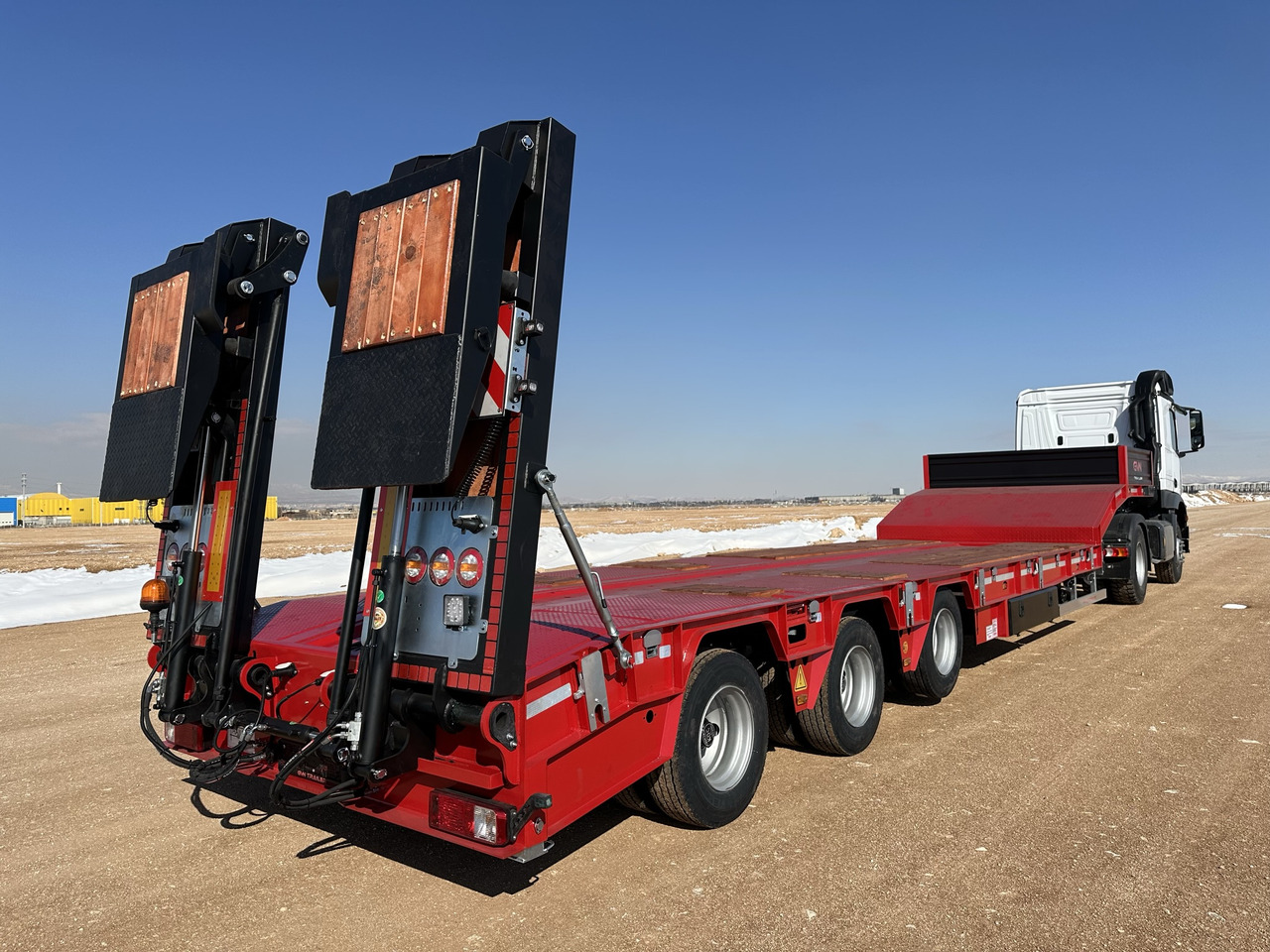 New Low loader semi-trailer GVN Trailer 3 AXLE LOWBED: picture 41