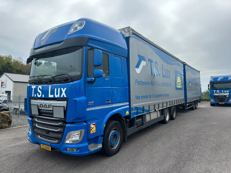 DAF XF 440 6x2 / SUPERSPACECAB / KOMBI MIT ANHANGER SCHMITZ 2016 / DURCHLADEN / 2 STUCK - Curtain side truck: picture 1 DAF XF 440 6x2 / SUPERSPACECAB / KOMBI MIT ANHANGER SCHMITZ 2016 / DURCHLADEN / 2 STUCK - Curtain side truck: picture 1