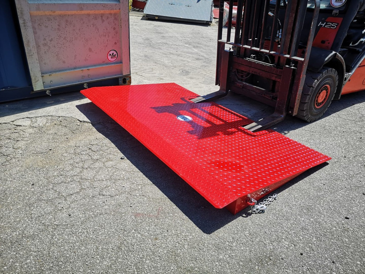 Compact Container access ramp . AZ RAMP - HCRN-06. 6 000 Kg - Loading ramp: picture 3 Compact Container access ramp . AZ RAMP - HCRN-06. 6 000 Kg - Loading ramp: picture 3