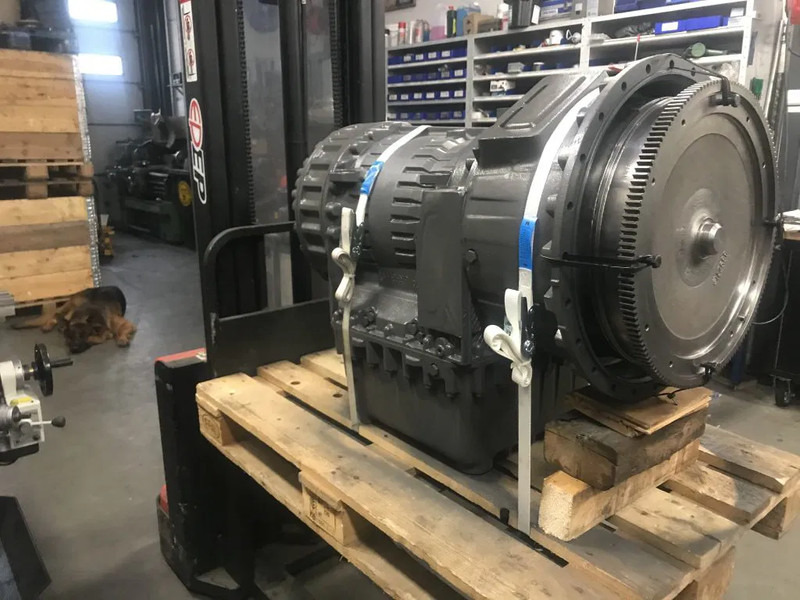 Volvo PT1761A 11038035 (A35C) - Gearbox for Articulated dumper: picture 1 Volvo PT1761A 11038035 (A35C) - Gearbox for Articulated dumper: picture 1