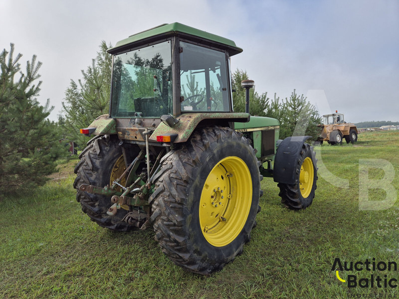 John Deere MFWD - Farm tractor: picture 3 John Deere MFWD - Farm tractor: picture 3