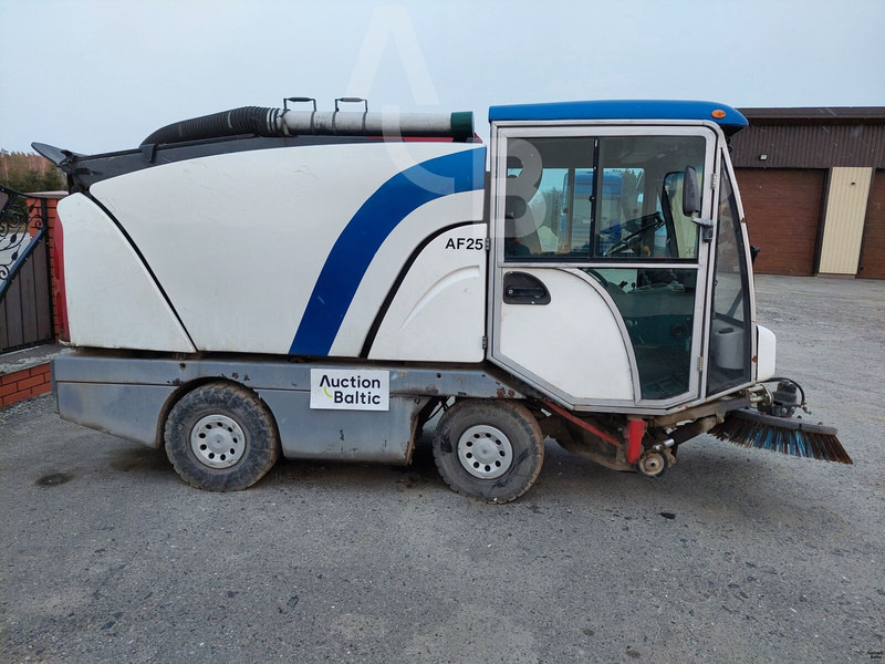 Johnston 142A 101T - Road sweeper: picture 4 Johnston 142A 101T - Road sweeper: picture 4