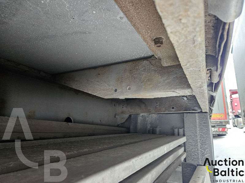 Curtainsider semi-trailer Krone SD: picture 15