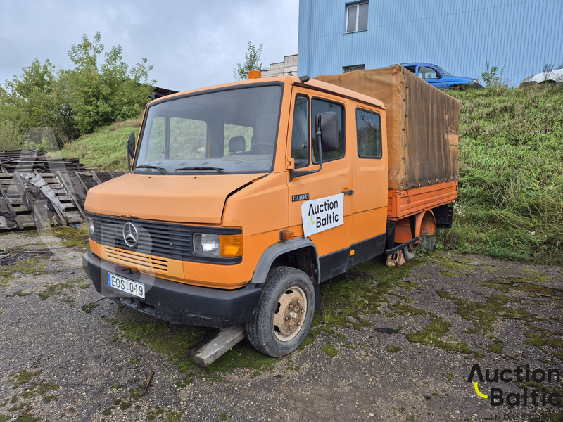 Mercedes-Benz 609 D - Curtain side truck: picture 1 Mercedes-Benz 609 D - Curtain side truck: picture 1