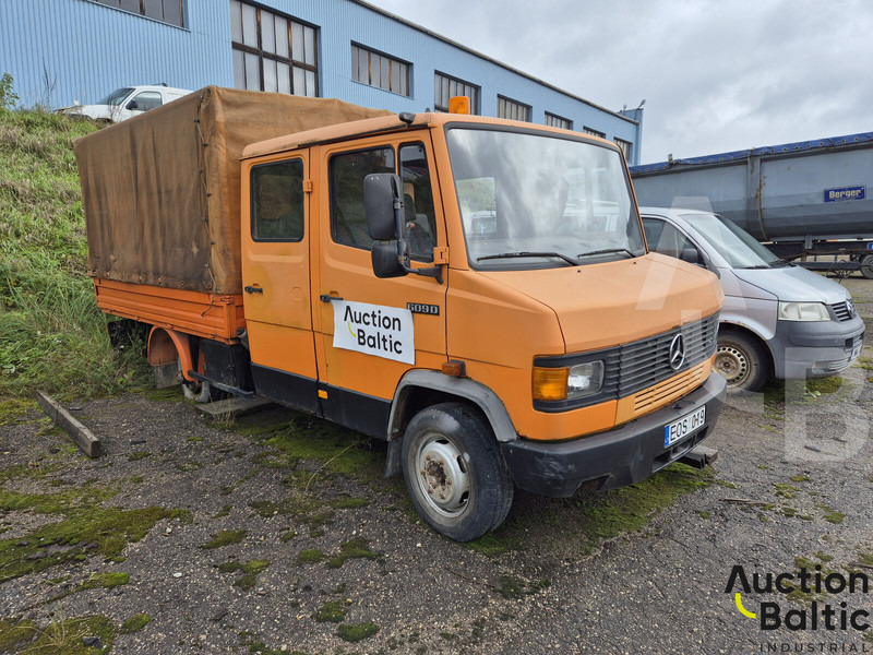 Mercedes-Benz 609 D - Curtain side truck: picture 2 Mercedes-Benz 609 D - Curtain side truck: picture 2