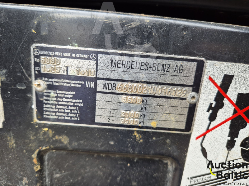 Curtain side truck Mercedes-Benz 609 D: picture 17