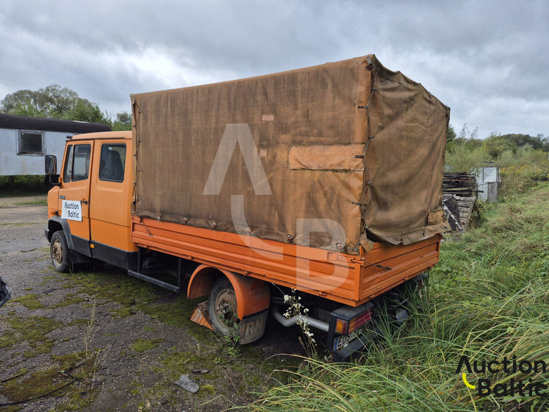 Mercedes-Benz 609 D - Curtain side truck: picture 3 Mercedes-Benz 609 D - Curtain side truck: picture 3
