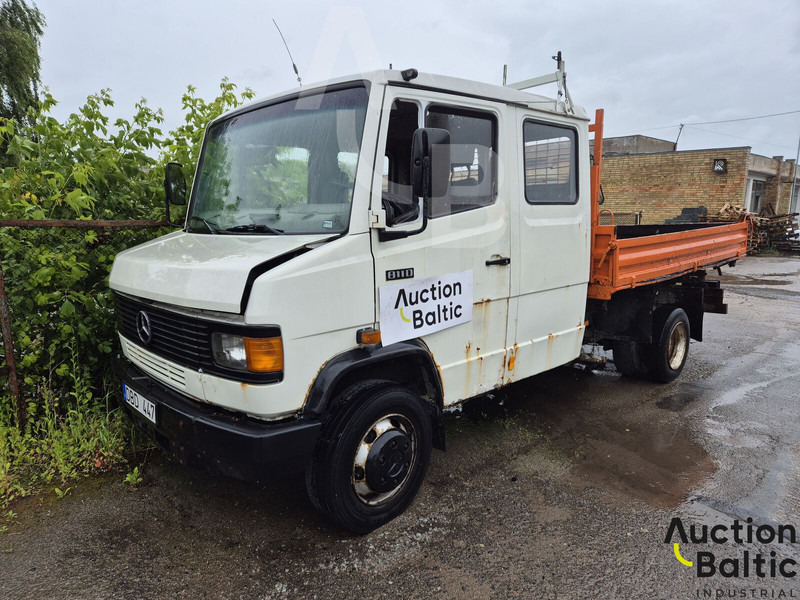 Mercedes-Benz 811 D - Dropside/ Flatbed truck: picture 1 Mercedes-Benz 811 D - Dropside/ Flatbed truck: picture 1