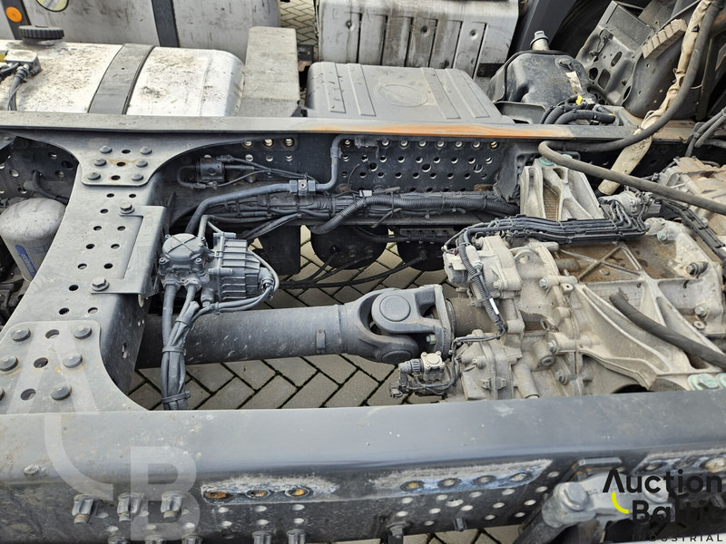 Cab chassis truck Mercedes-Benz Actros 1843: picture 12