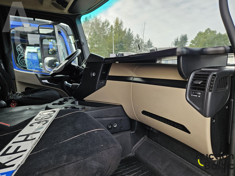 Cab chassis truck Mercedes-Benz Actros 1843: picture 10
