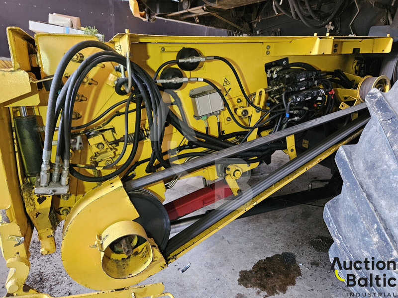 Combine harvester for transportation of food New Holland CR 9080: picture 17 Combine harvester for transportation of food New Holland CR 9080: picture 17
