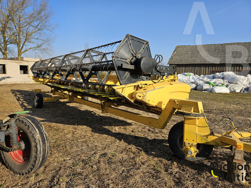 Combine harvester for transportation of food New Holland CR 9080: picture 12 Combine harvester for transportation of food New Holland CR 9080: picture 12