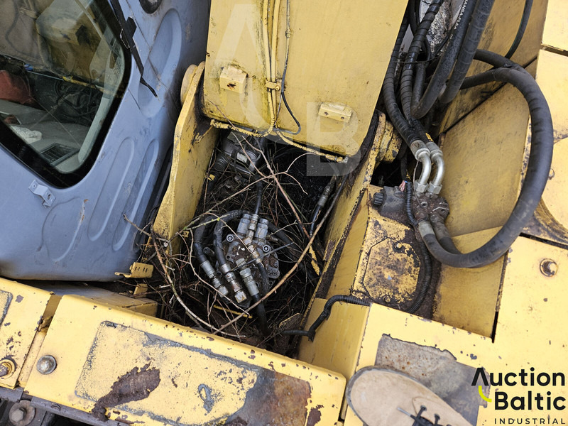 Crawler excavator New Holland E 145: picture 13