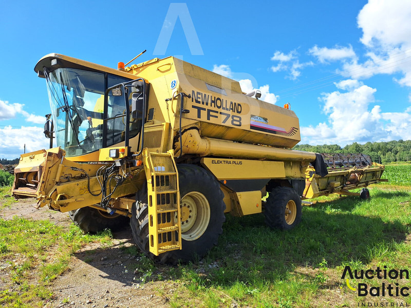 New Holland TF 78 - Combine harvester: picture 1 New Holland TF 78 - Combine harvester: picture 1
