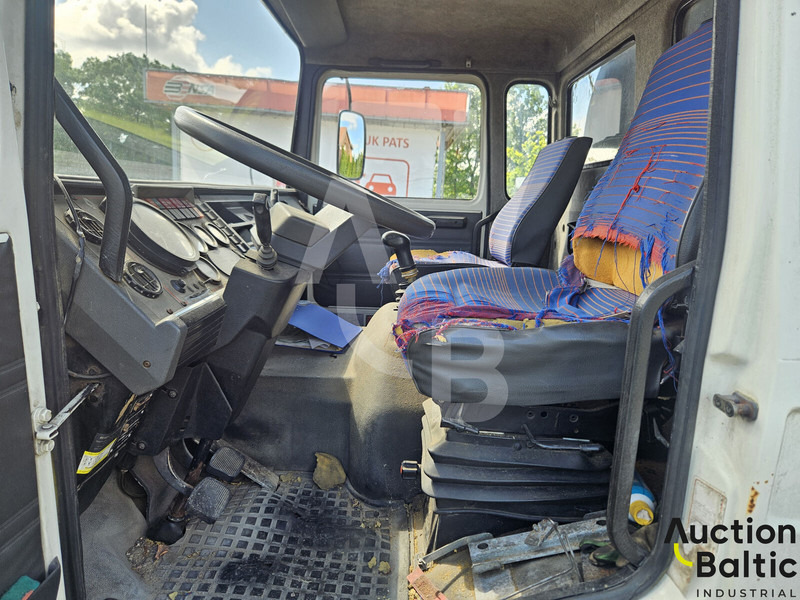 Renault Midliner S 150 - Tanker truck: picture 4 Renault Midliner S 150 - Tanker truck: picture 4