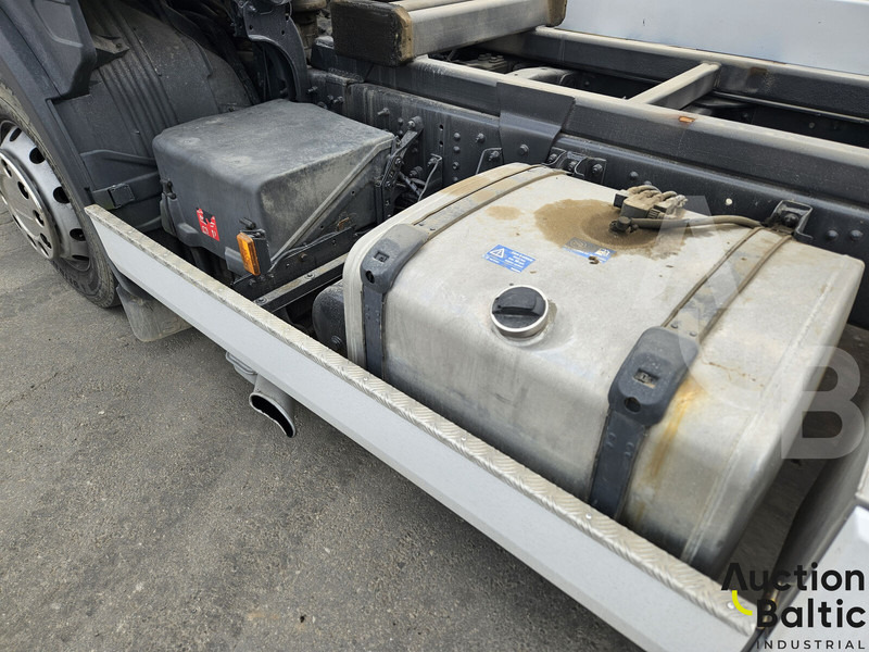 Tow truck Scania P 380: picture 20