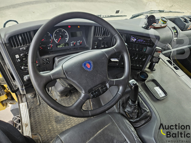 Tow truck Scania P 380: picture 6