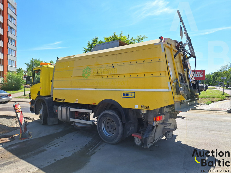 Scania P 94 - Road sweeper: picture 4 Scania P 94 - Road sweeper: picture 4
